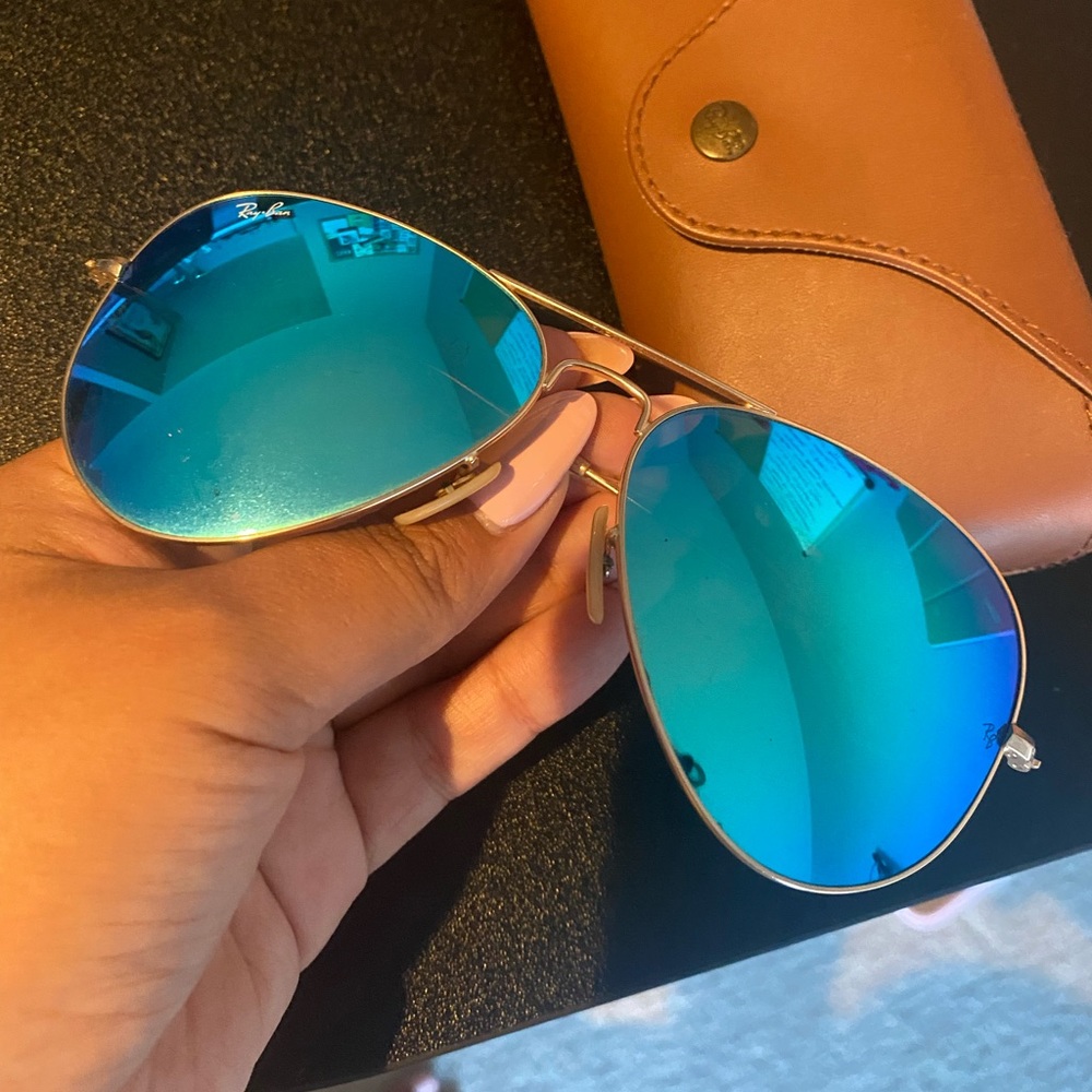 Raybans mirror/blue aviators